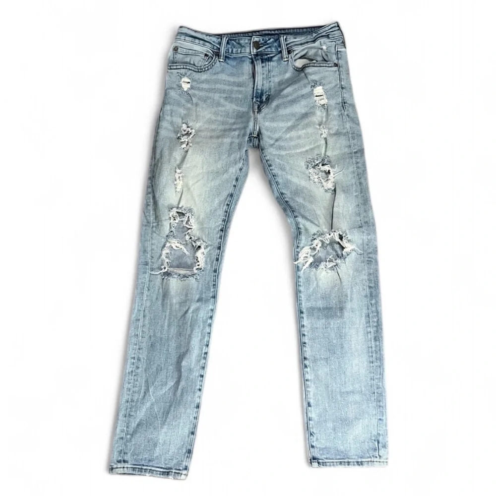 American Eagle Distressed Light Wash Slim Straight Jeans 33x32